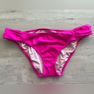 Victoria’s Secrwt cinch side hipster swim bottoms. Like new condition. Medium.